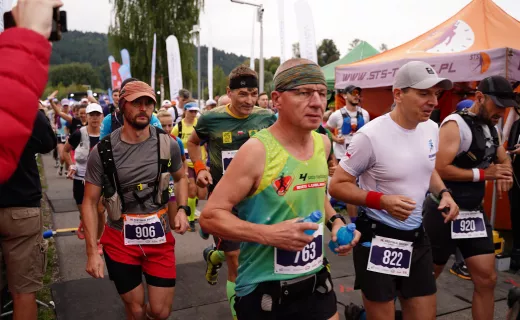 23 kilometry po górach. Zawodnicy pełni uśmiechów ruszyli na trasę [ZDJĘCIA] - 30